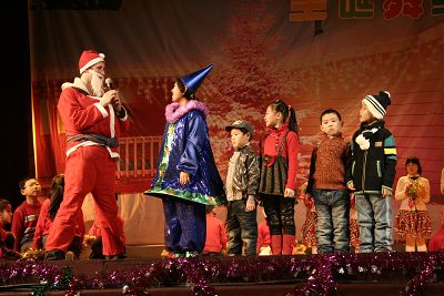 【活动】哈尔滨新东方学校"圣诞舞缤纷"少儿圣诞晚会华彩落幕!